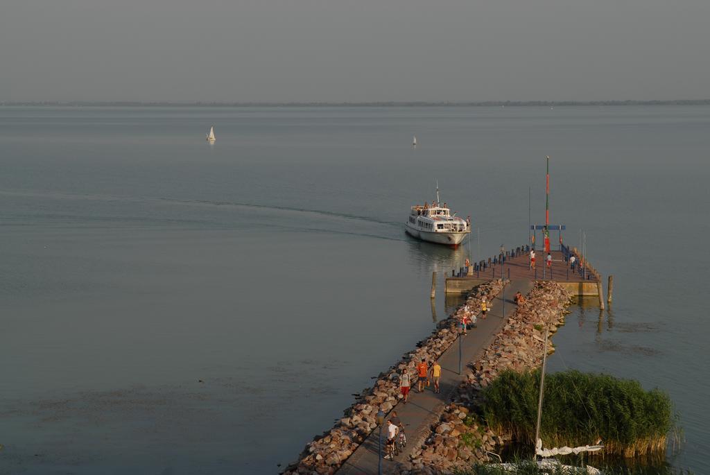 Hotel Panorama Balatongyörök Buitenkant foto